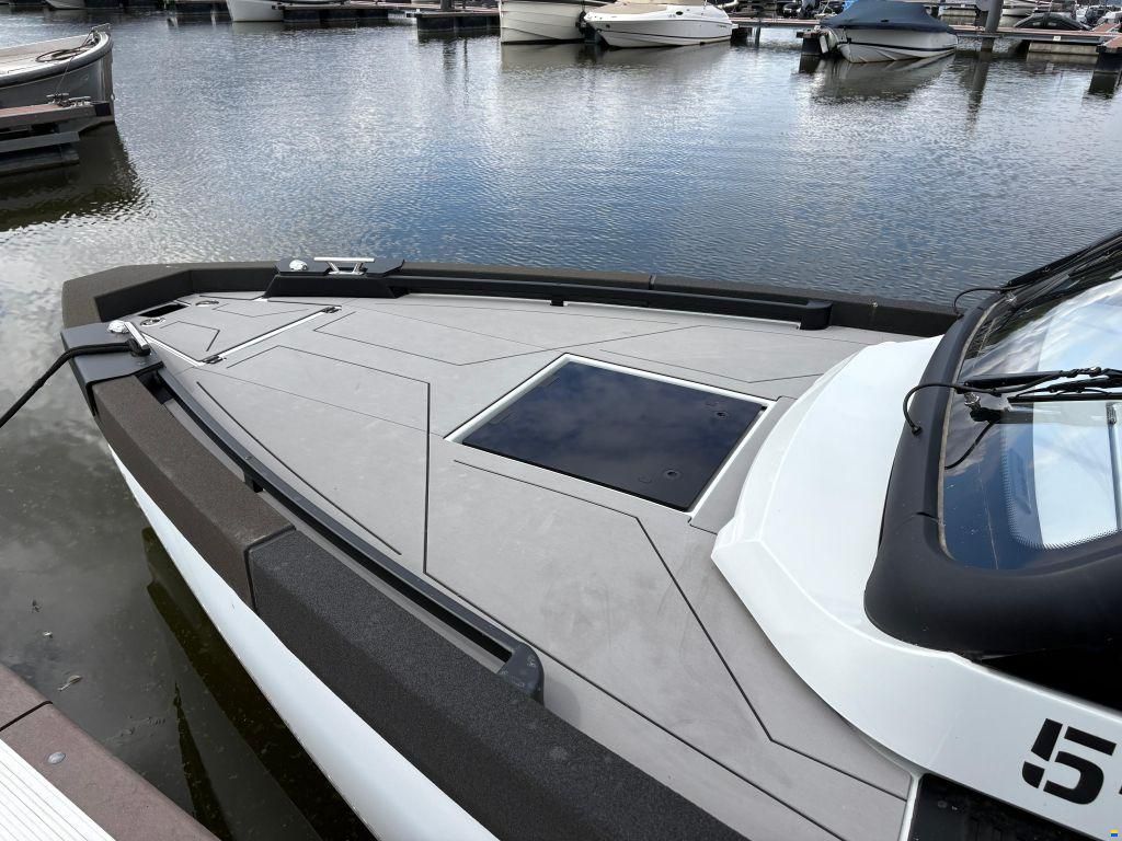 XO Boats DFNDR A8