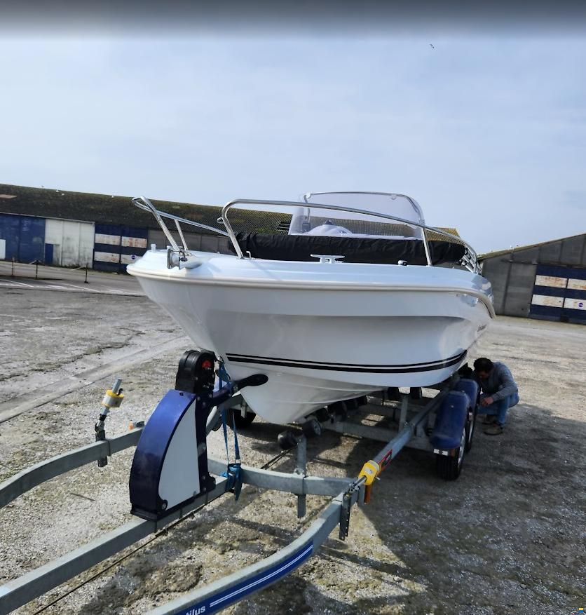 Jeanneau CAP Camarat 5.5 CC s&eacute;rie 2