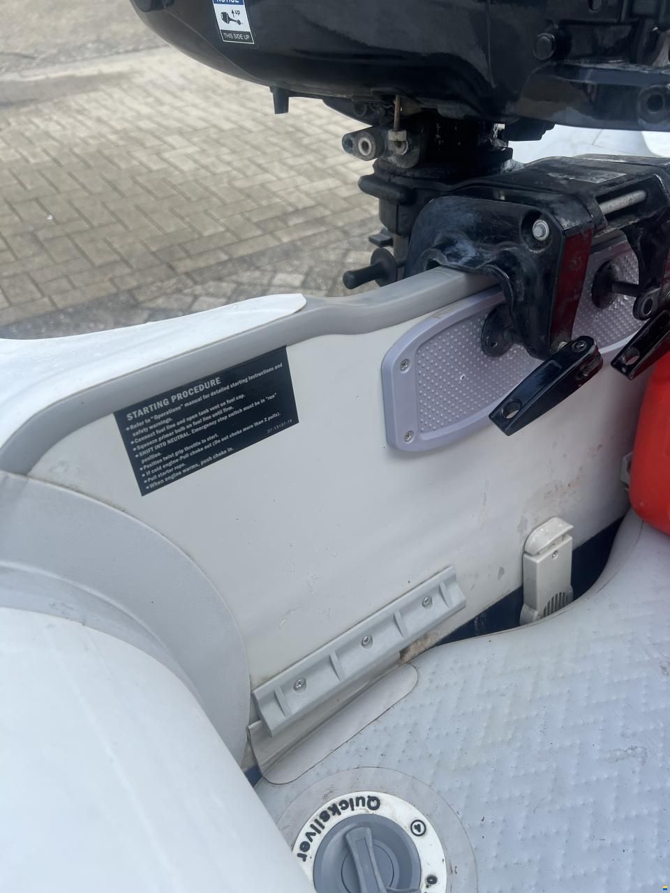 Quicksilver 320 Airdeck