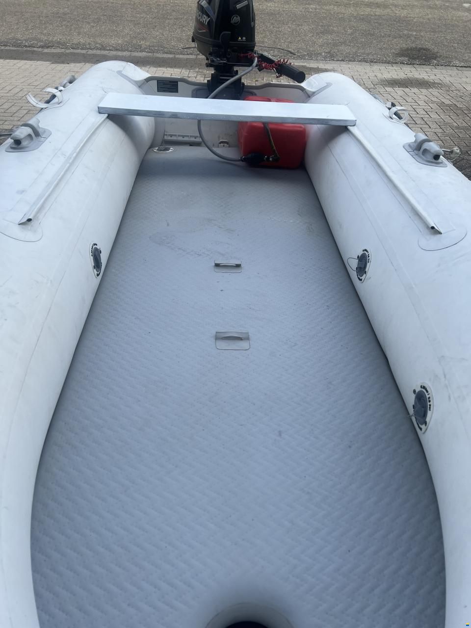 Quicksilver 320 Airdeck