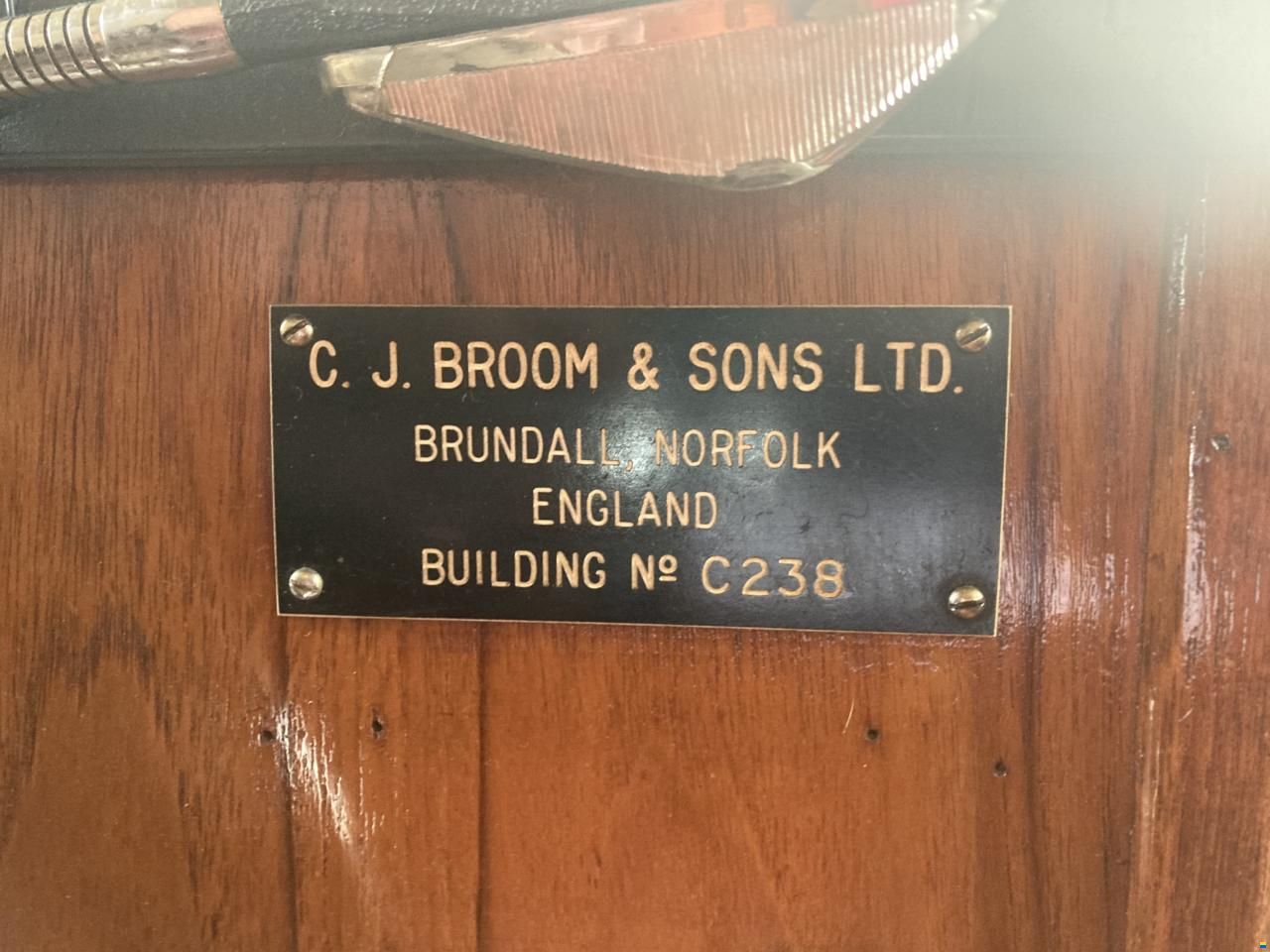 Broom Continental 37