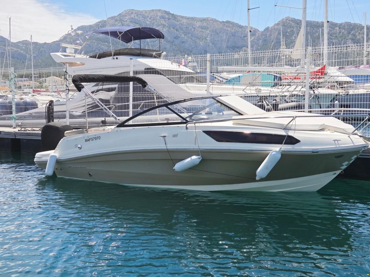 Bayliner VR5 Cuddy