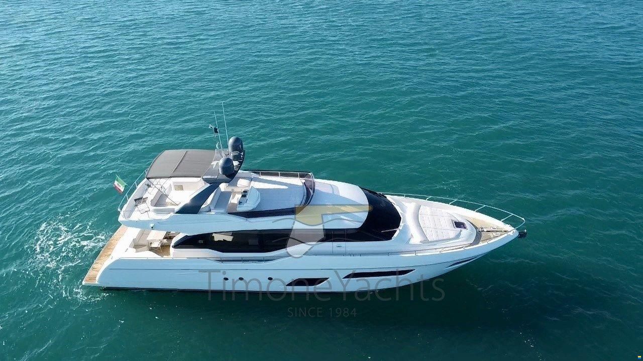 Ferretti 700