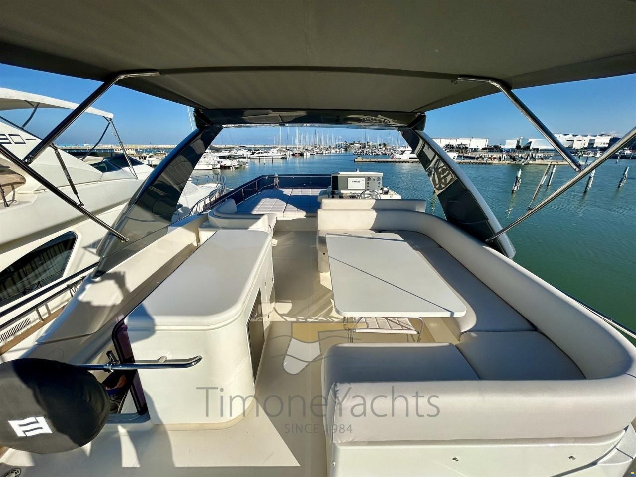 Ferretti 700