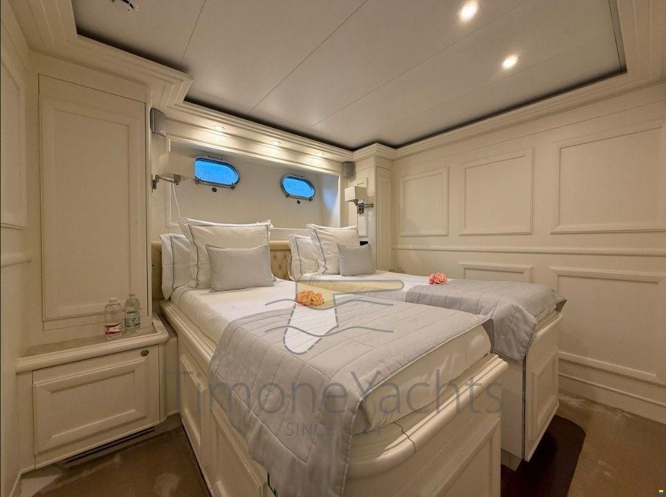 Custom Line Navetta 30