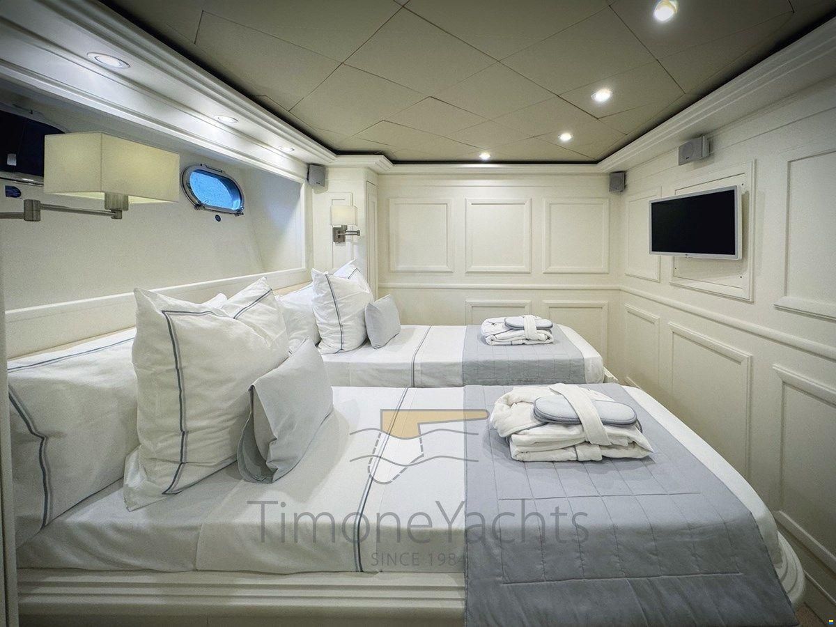 Custom Line Navetta 30