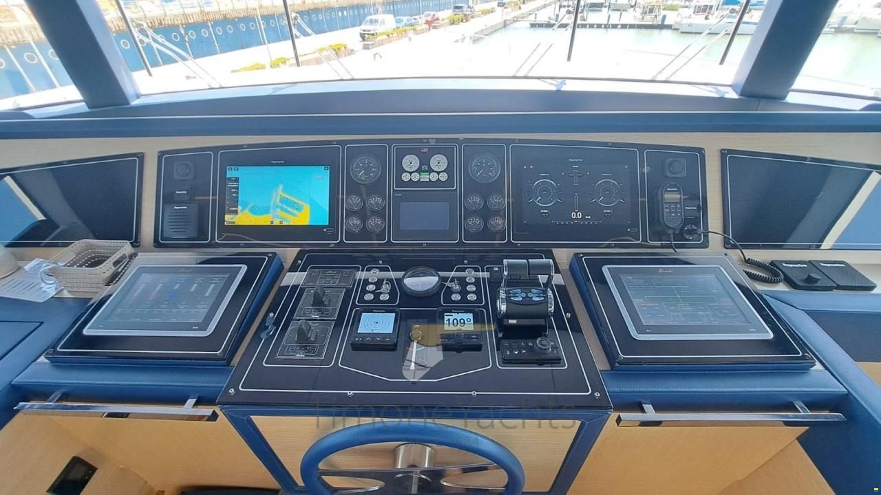 Benetti Delfino 93'