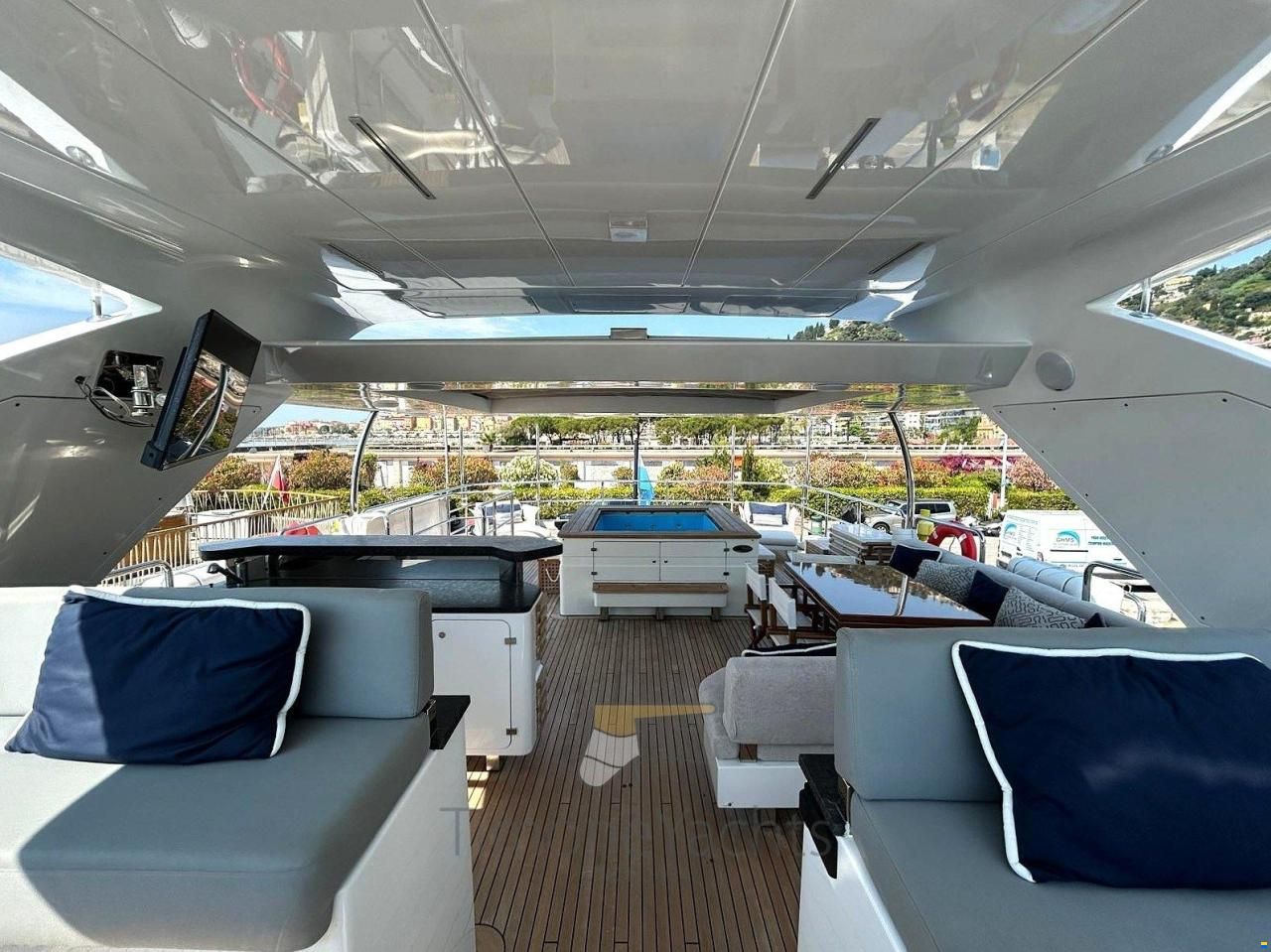Benetti Delfino 93'