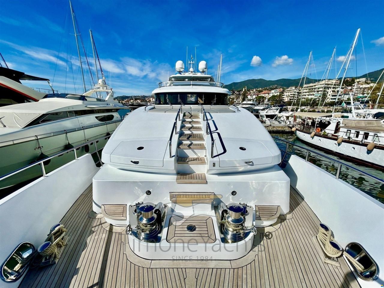 Benetti Delfino 93'