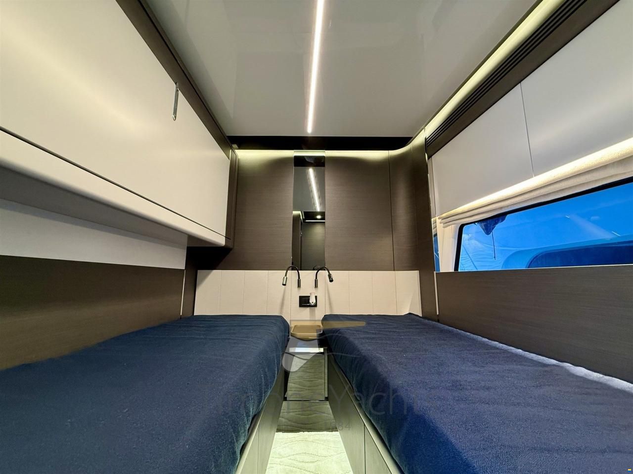 Azimut S8