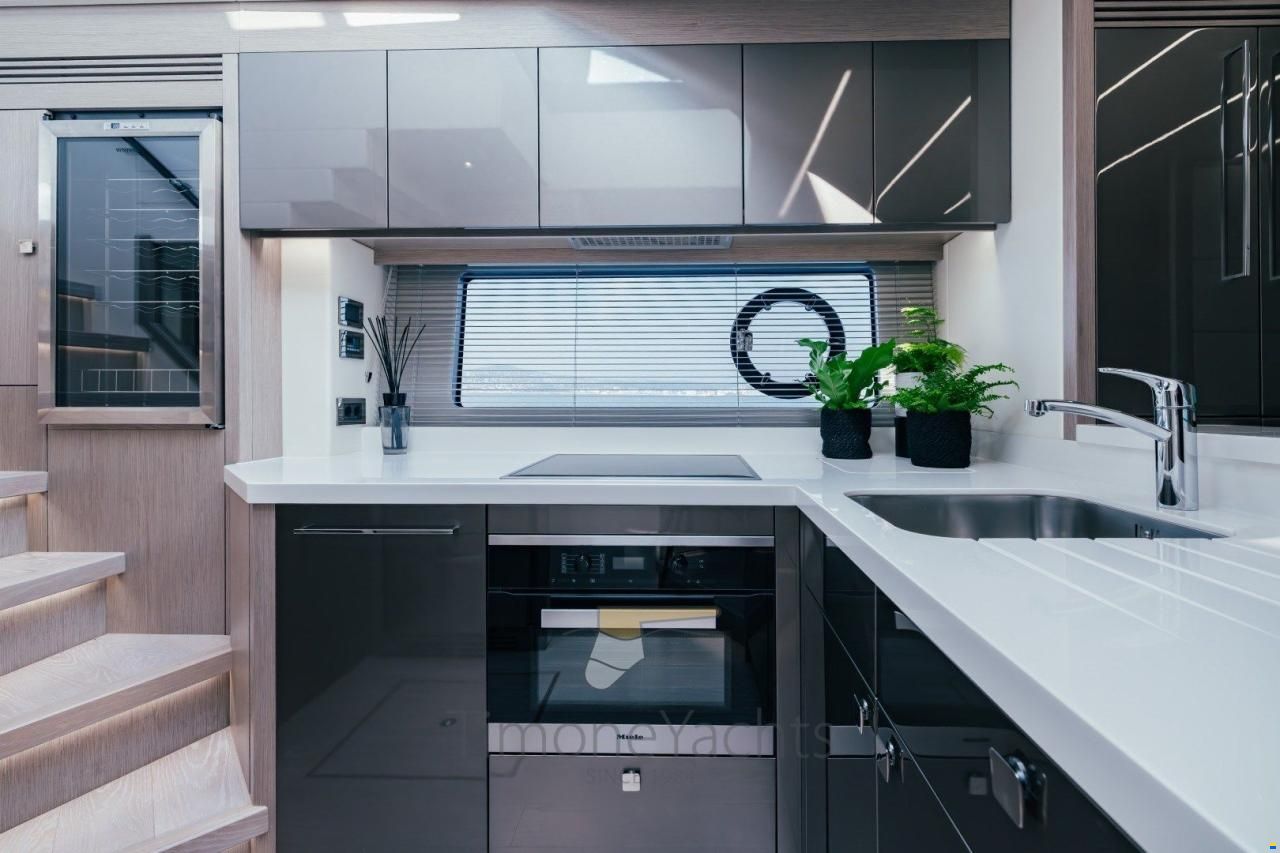 Sunseeker 74 Sport Yacht