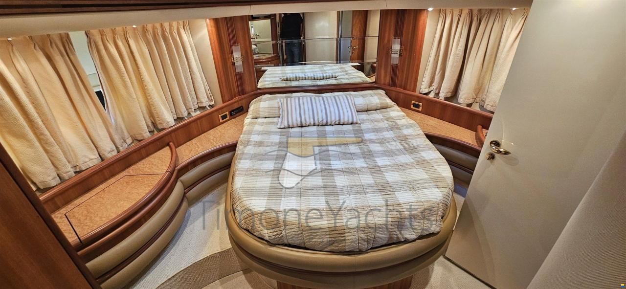 Azimut 68E