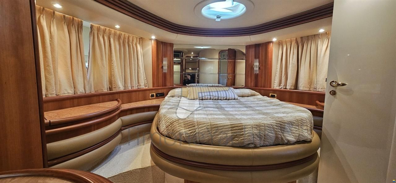 Azimut 68E