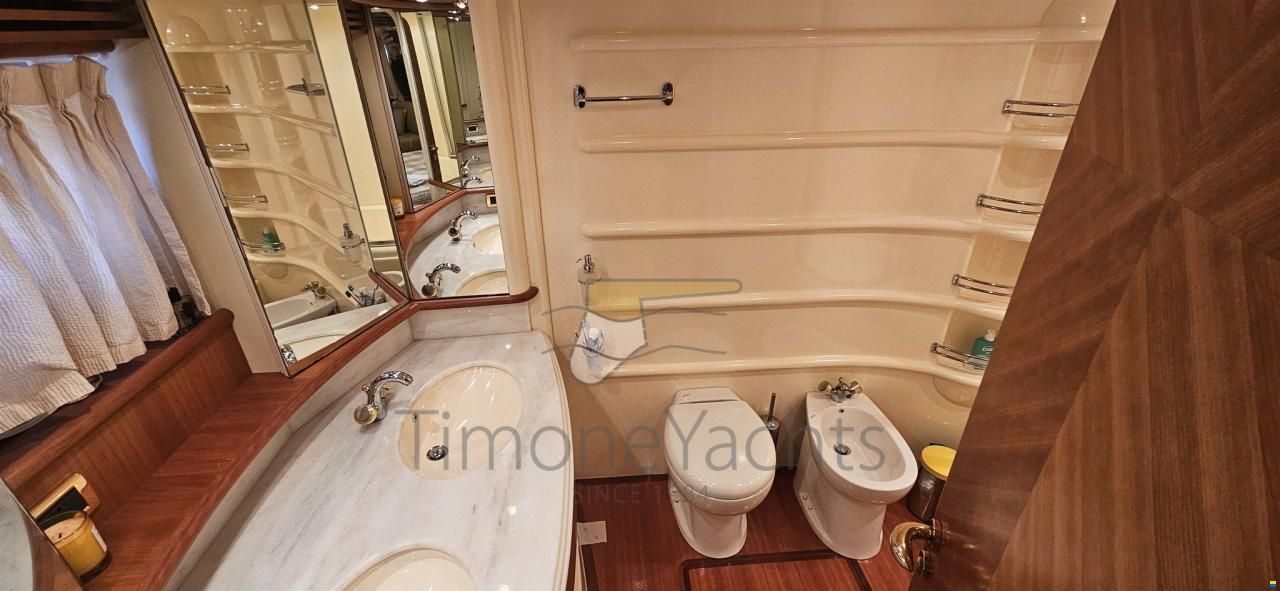 Azimut 68E