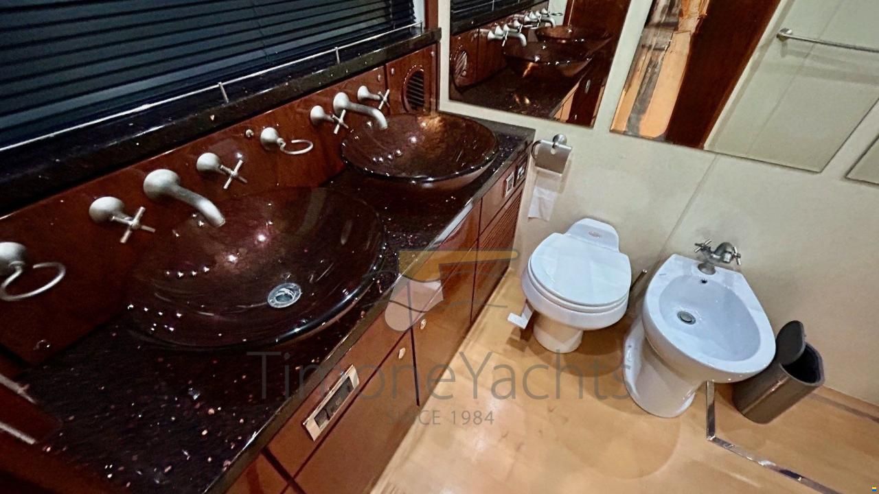 Fairline SQUADRON 74