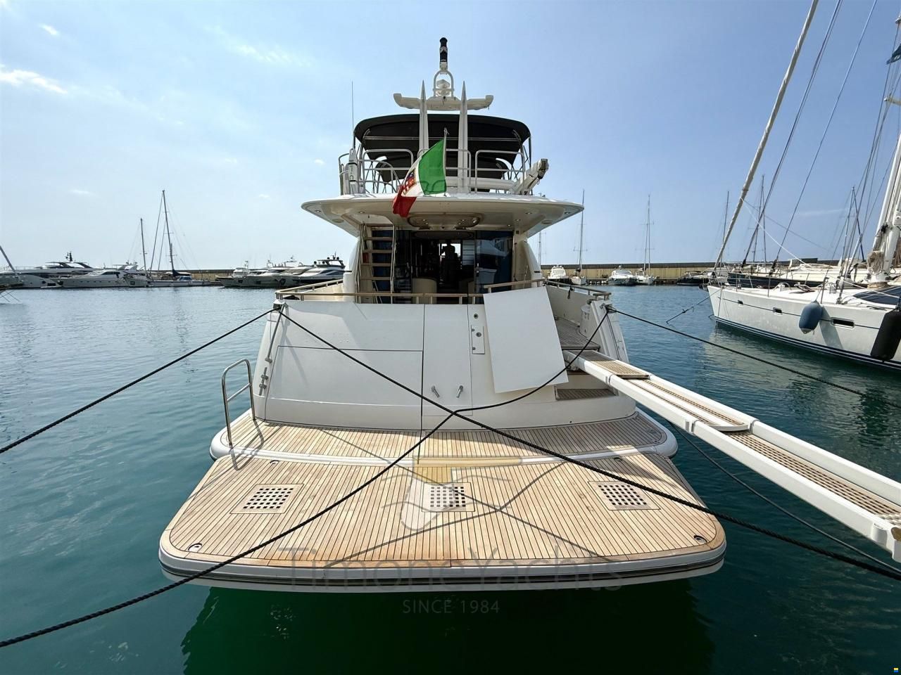 Fairline SQUADRON 74