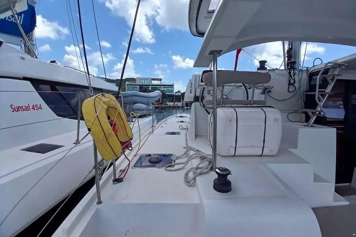 Lagoon 42