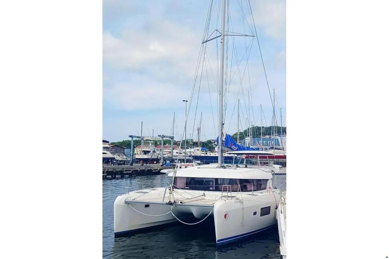 Lagoon 42
