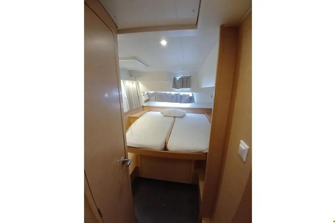 Lagoon 42