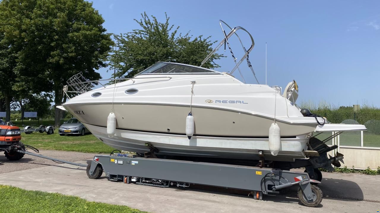 Regal 2665 Commodore