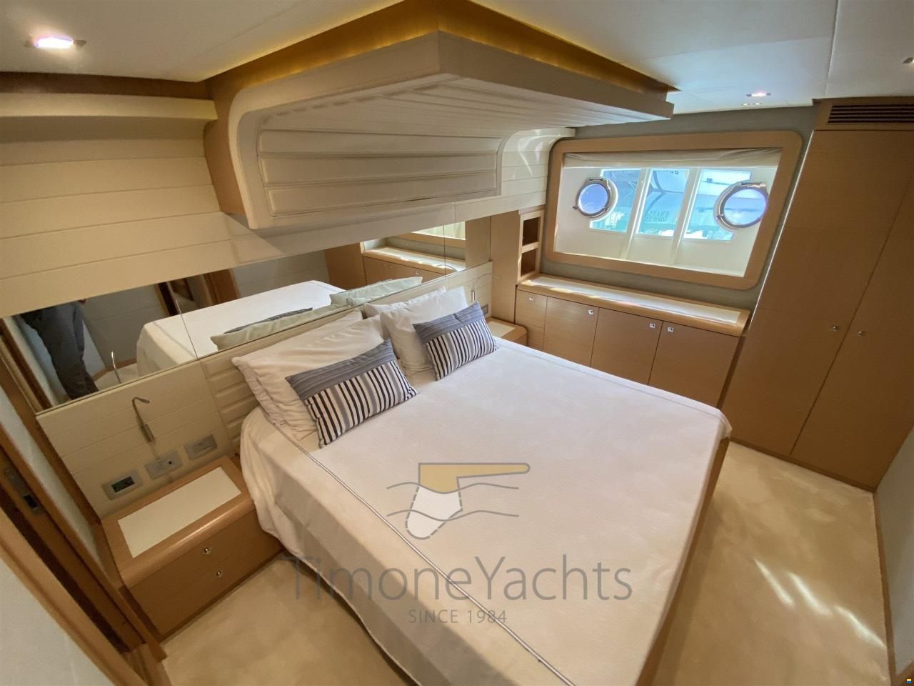 Ferretti 800