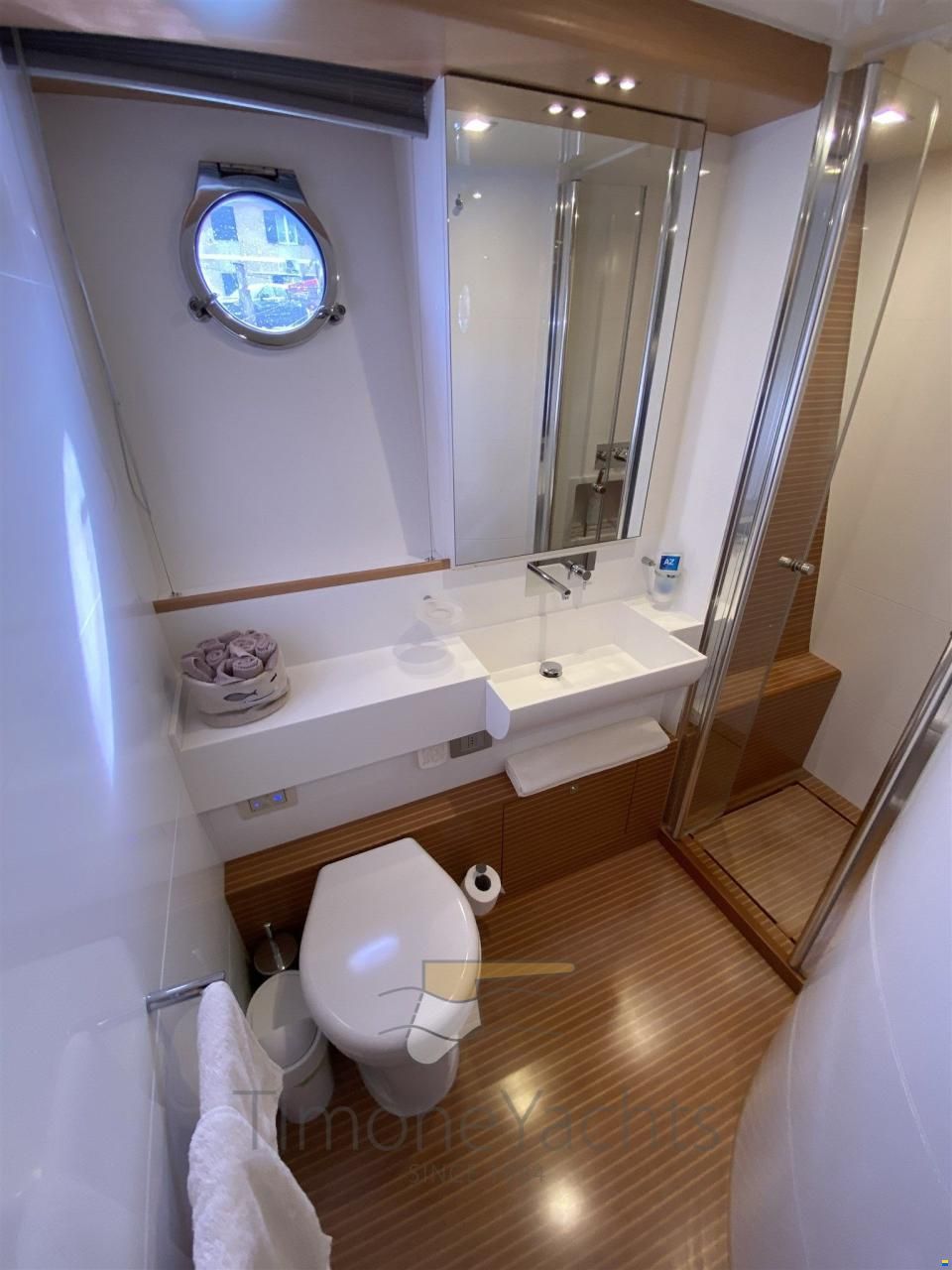 Ferretti 800