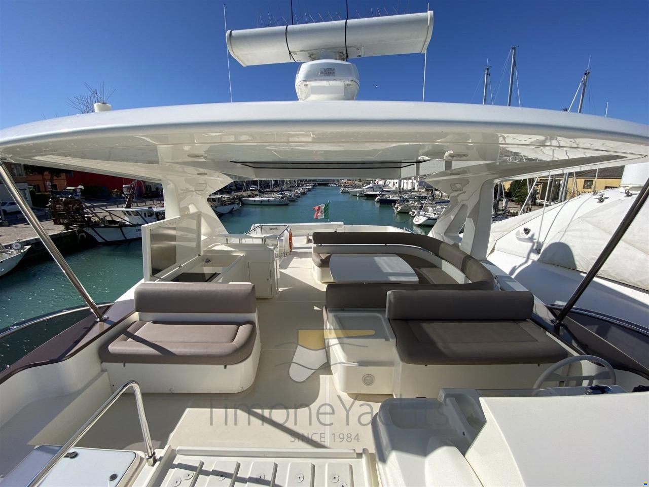 Ferretti 800