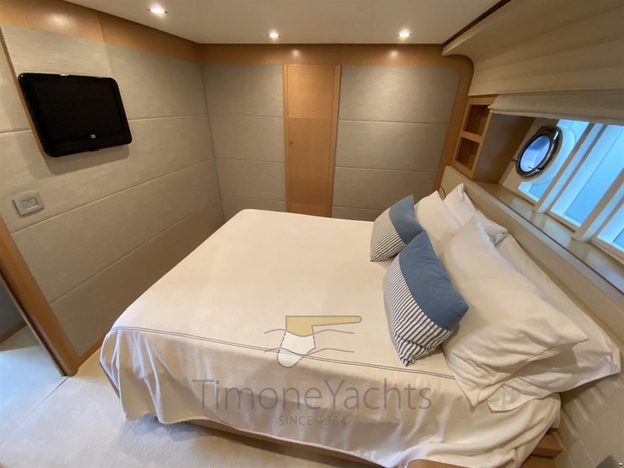 Ferretti 800