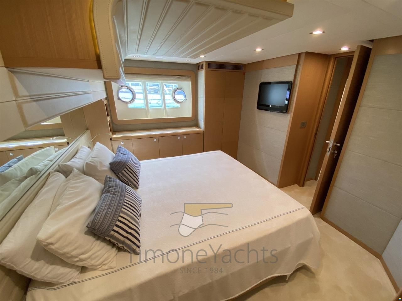 Ferretti 800