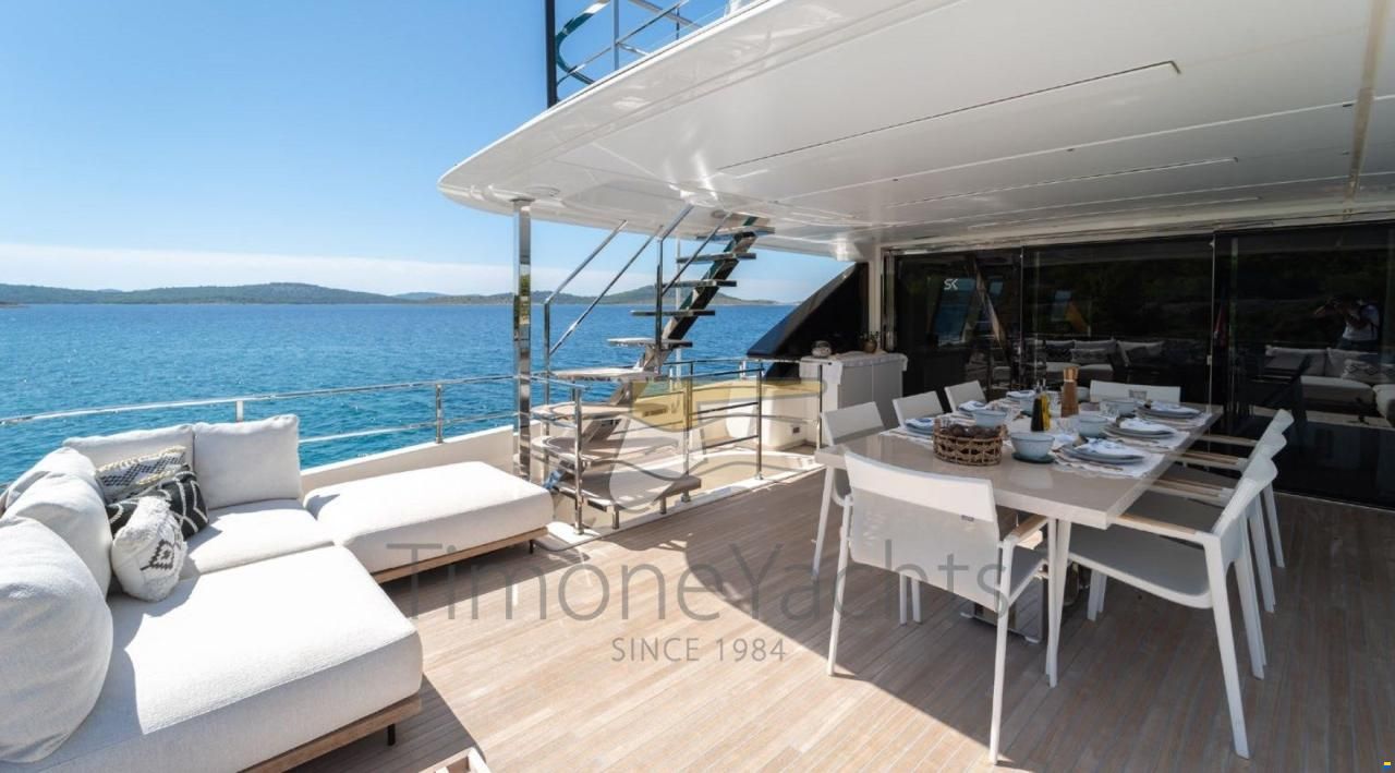 Custom Line Navetta 33