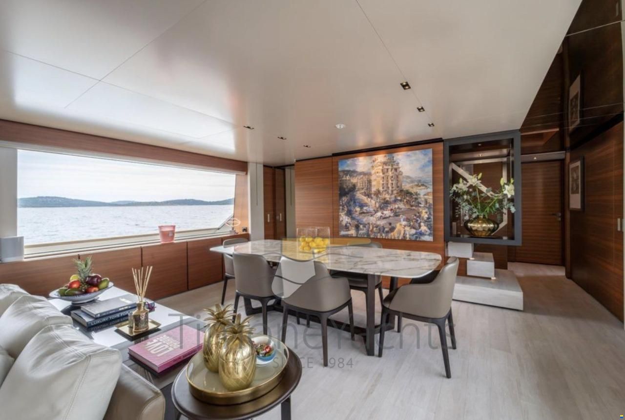 Custom Line Navetta 33