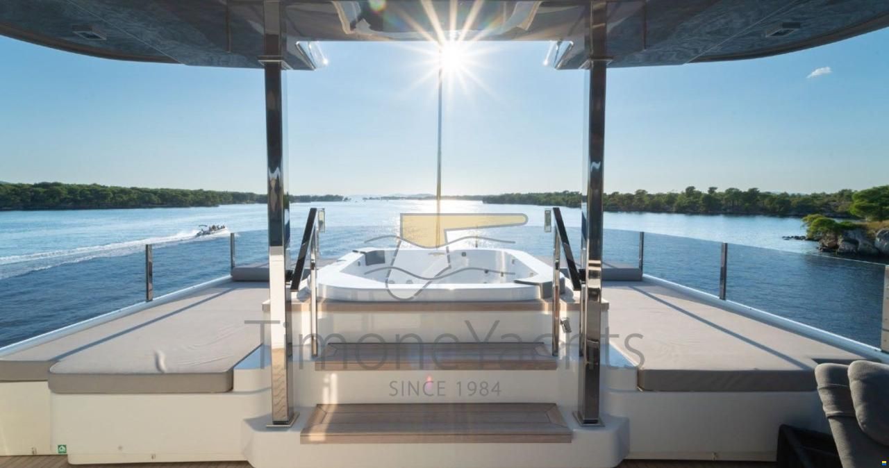 Custom Line Navetta 33