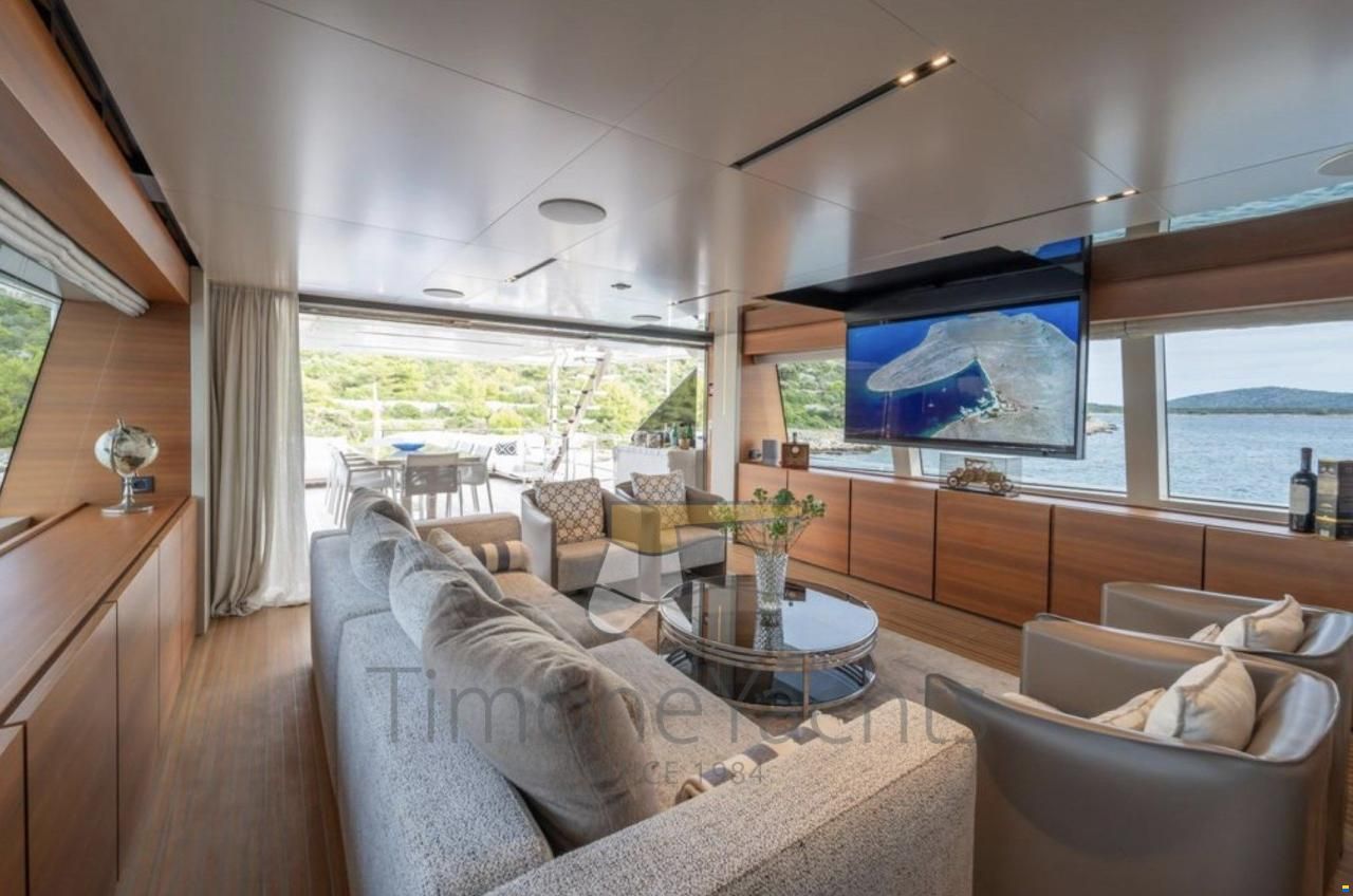 Custom Line Navetta 33