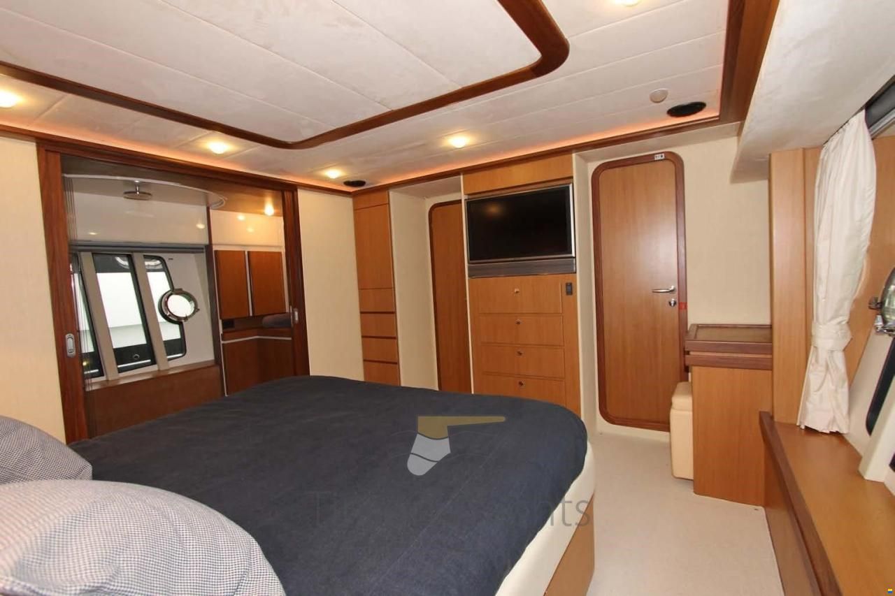 Ferretti 731