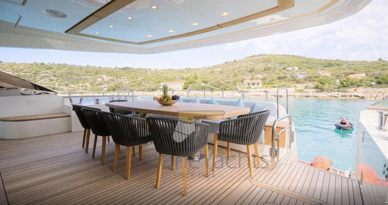 Monte Carlo Yachts MCY 96 Fly