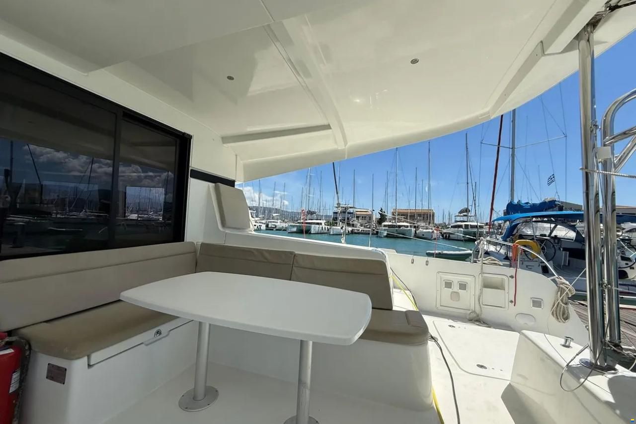 Lagoon 42