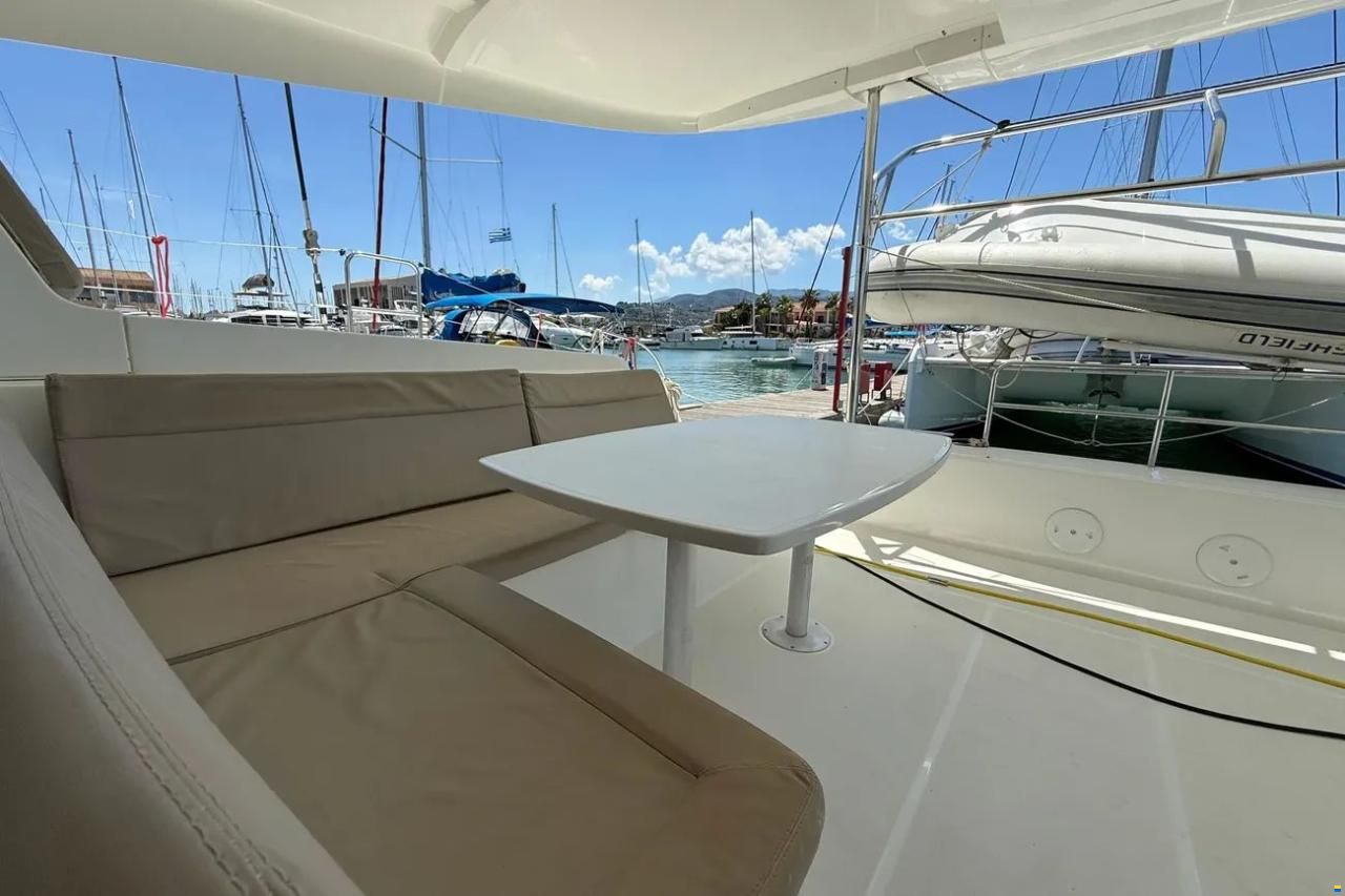 Lagoon 42
