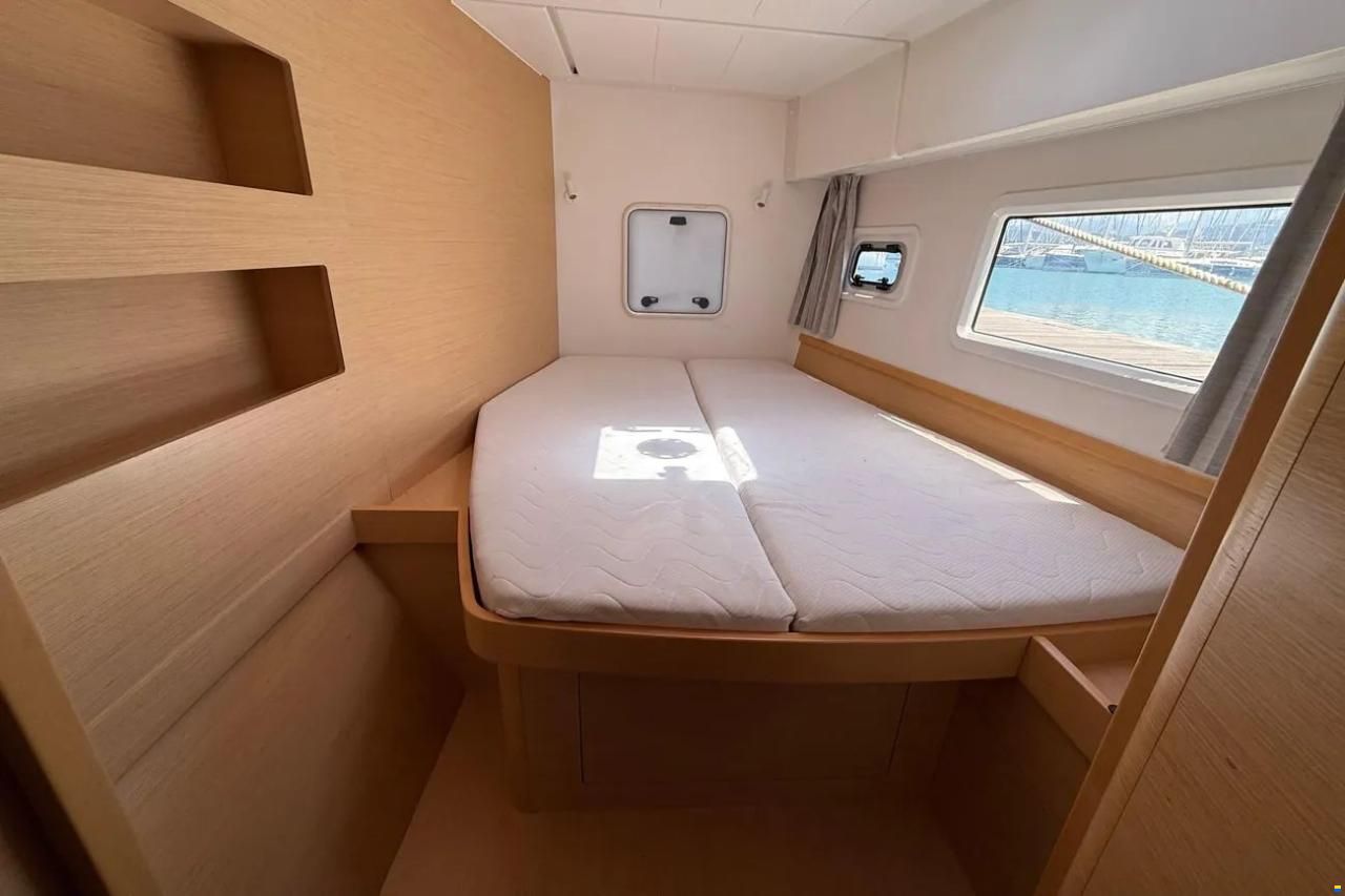 Lagoon 42