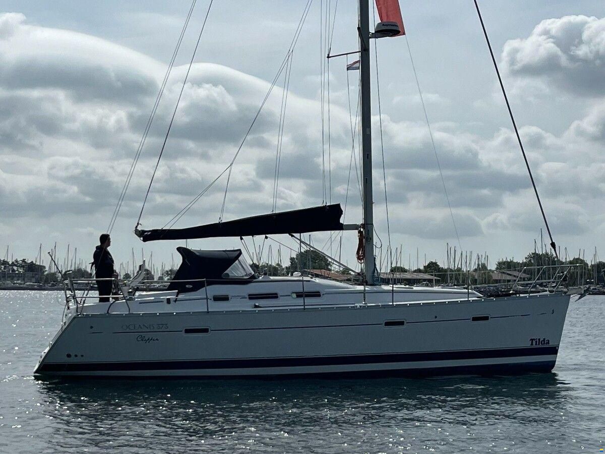 Beneteau Oceanis 373