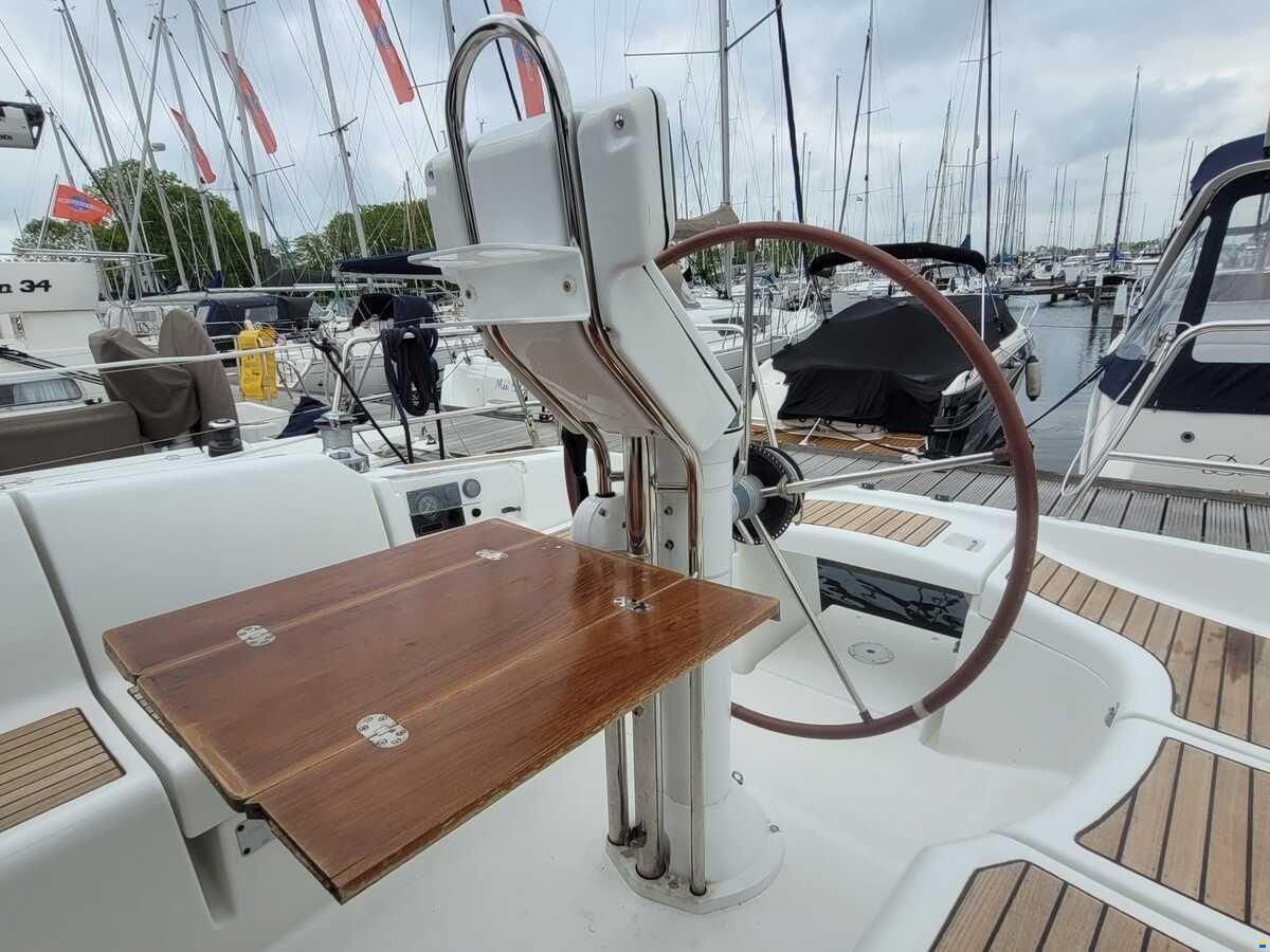 Beneteau Oceanis 373