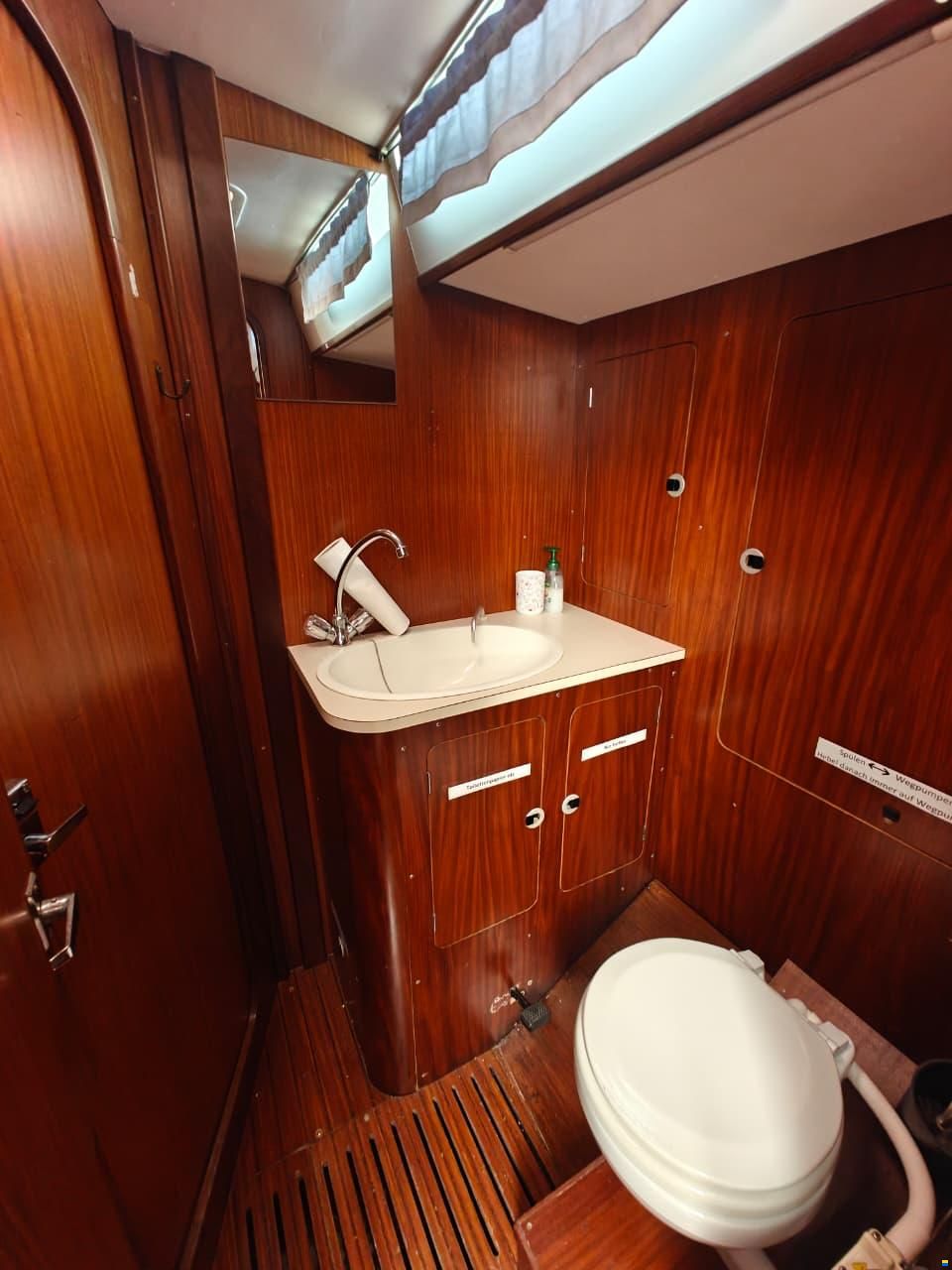 Dufour A9000