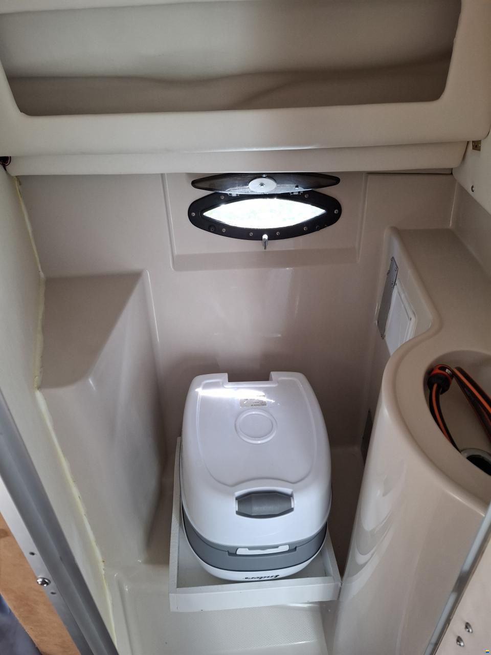 Maxum SRC 2300