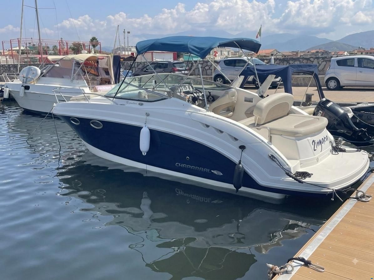 Chaparral Signature 820
