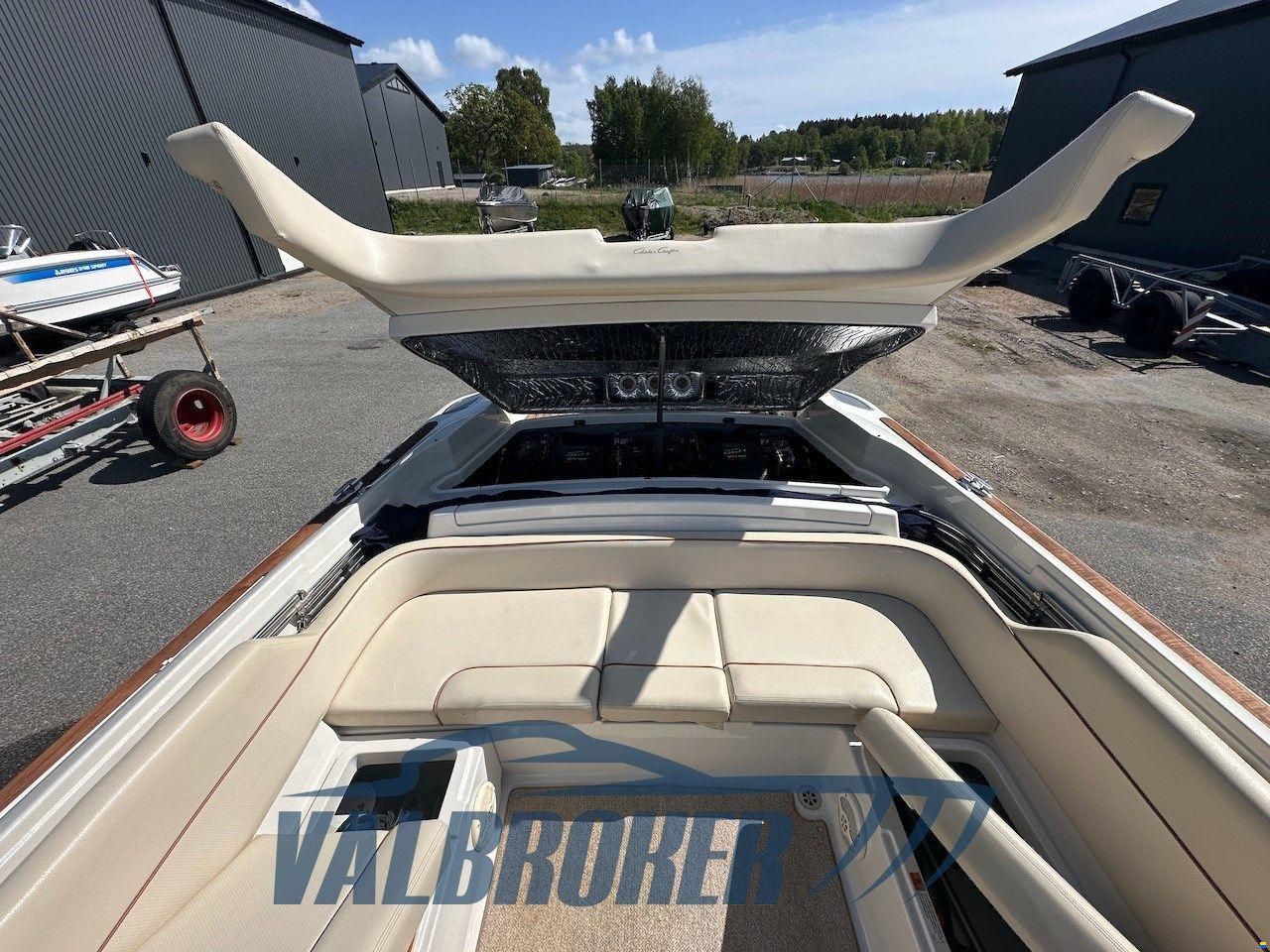 Chris Craft CORSAIR 28