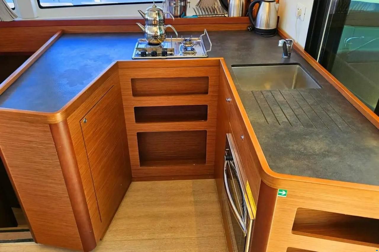 Lagoon 42
