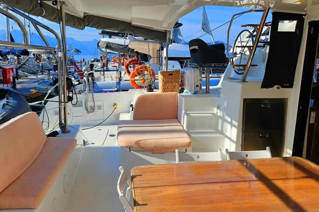 Lagoon 42