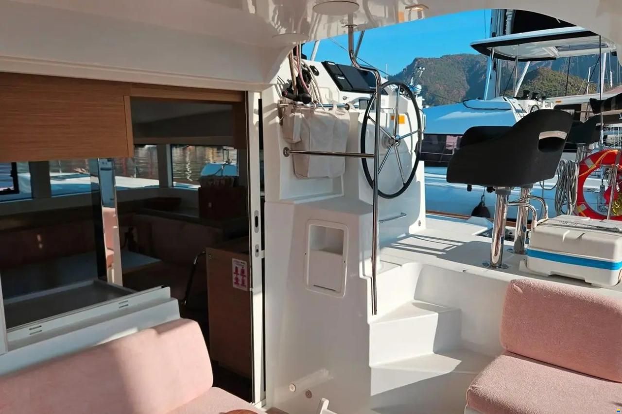 Lagoon 40