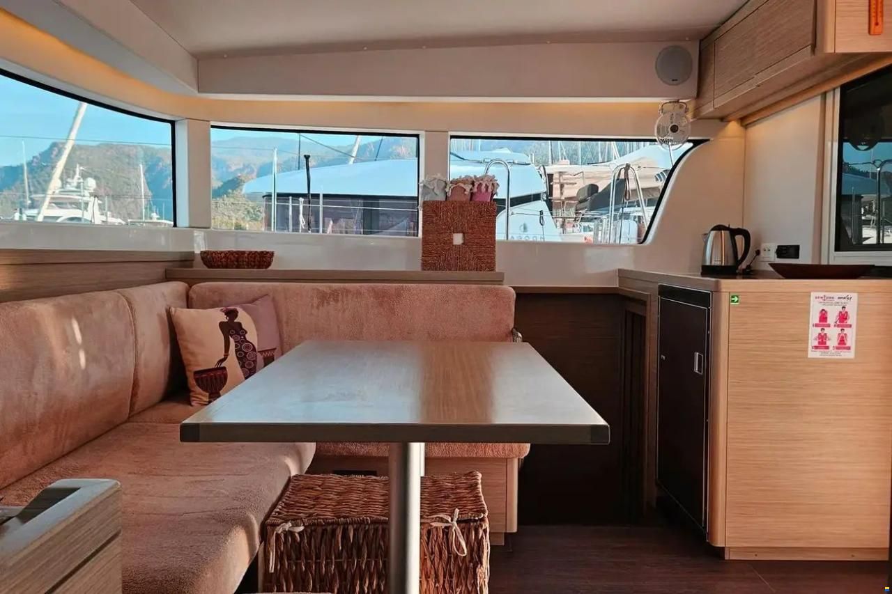 Lagoon 40