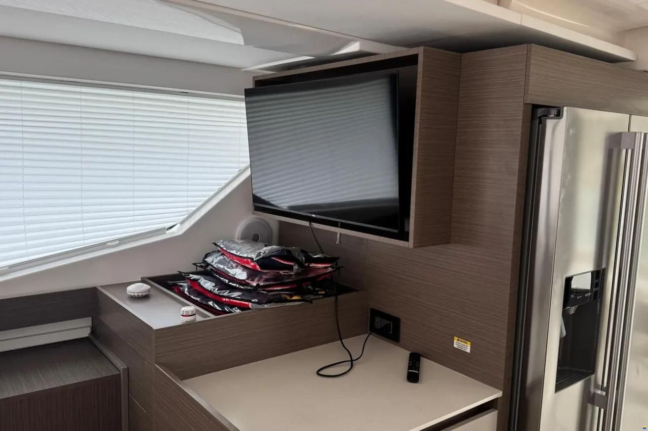 Leopard 40 Powercat