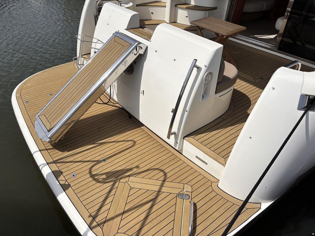 Azimut 46 Fly